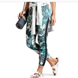 Athleta‎ Tropical Mesh Chaturanga 7/8 Leggings Tapered Leg Super Flattering Sm